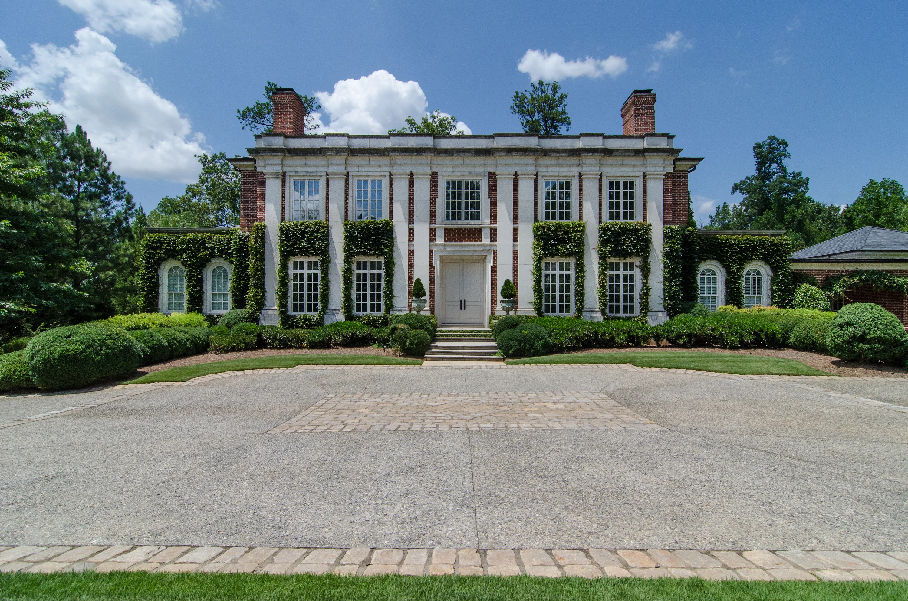 Tuxedo Court, the Isaiah Thomas Estate