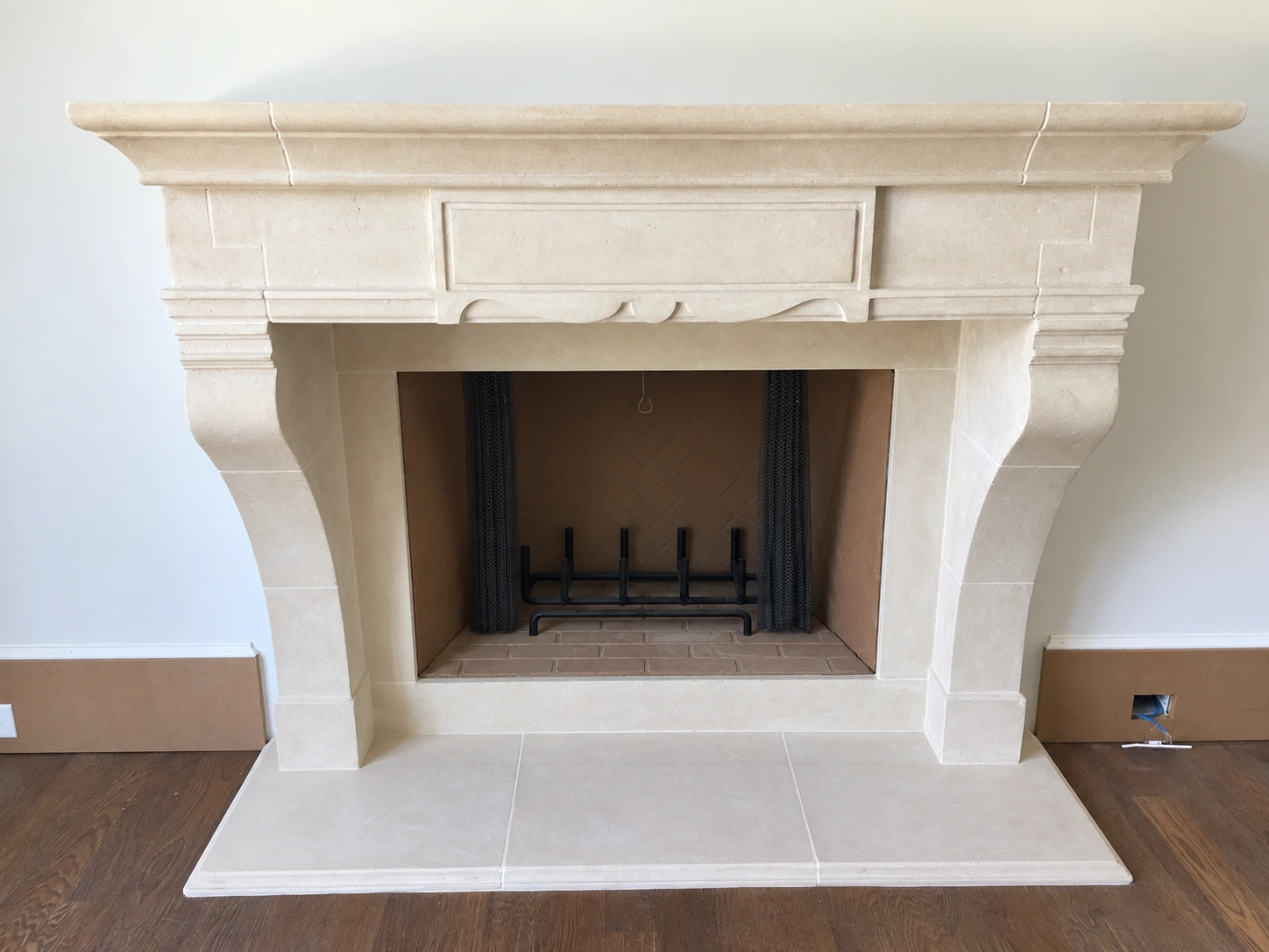 Fireplace Mantels mantel in Atlanta, GA, photograph 1
